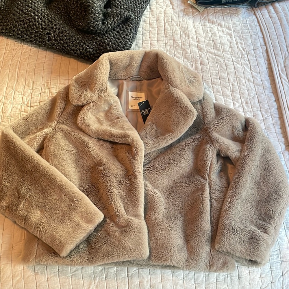 NWT A&F plush cropped coat